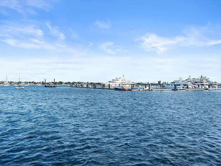 4500 N Flagler Dr #D16 — Photo 16