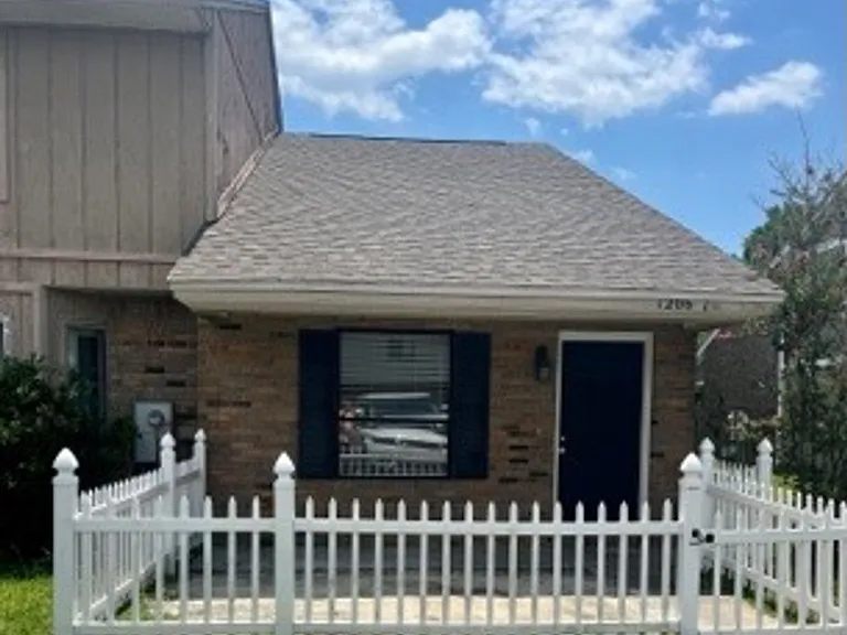 1206 Stephen Dr #1 — Photo 1