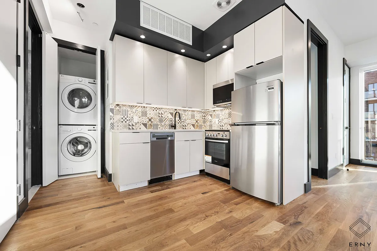 Building Photo - 917 Broadway #2L
