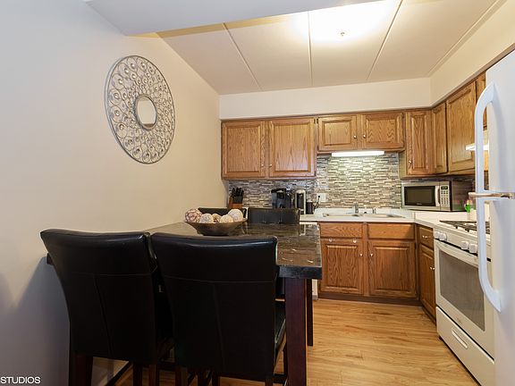 Eat-in Kitchen