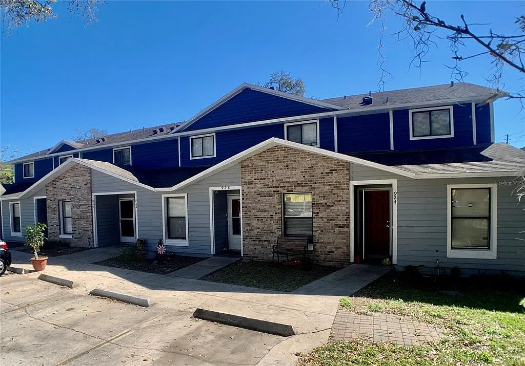 2 bed, 1.5 bath, 1189 sqft, $1,600 — Photo 1