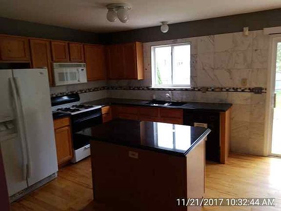 4th image of 2380 N Silver Oaks Dr