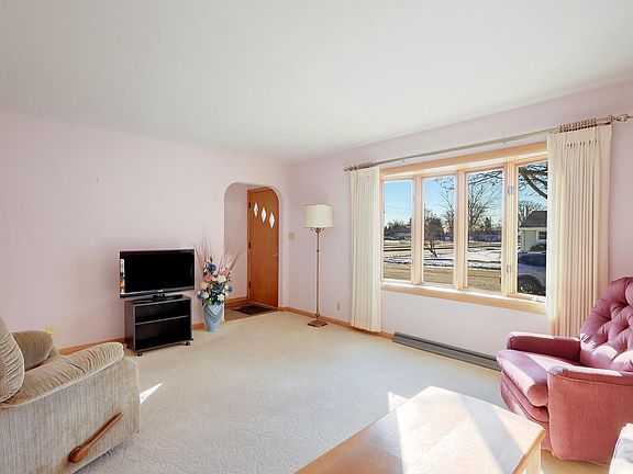3rd image of 3504 Forest CIRCLE