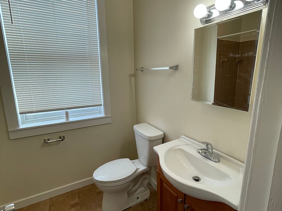 1st image of 33 Trinity Pl APT 2