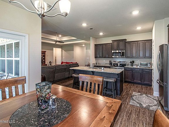 4th image of 10560 Sweet Bay Dr
