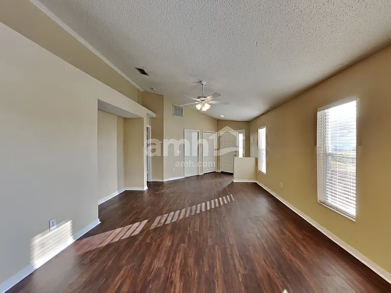 22747 Saint Thomas Cir — Photo 5