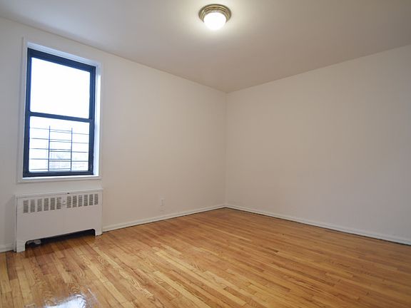 River Hill Gardens - Bedroom - M83-03E