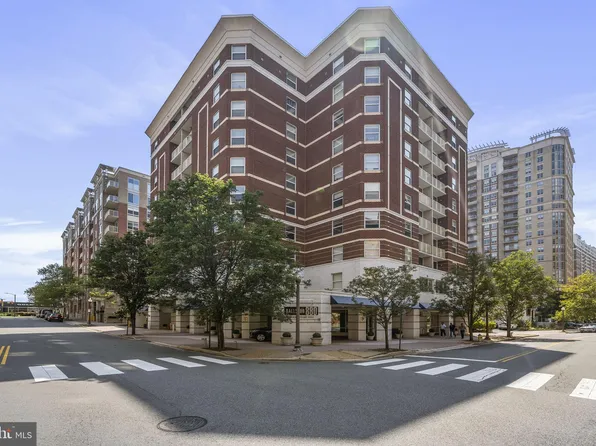 880 N Pollard St APT 923, Arlington, VA 22203