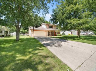 1332 Ridgewood Ln, Bluffton, IN 46714