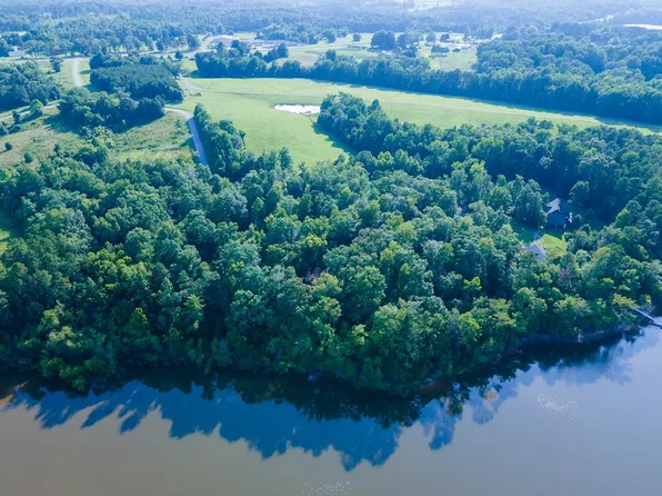 6 Kiza Dr, Buffalo Junction, VA 24529