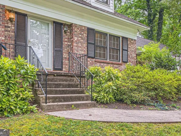 421 Fond Du Lac Dr, Stone Mountain, GA 30088