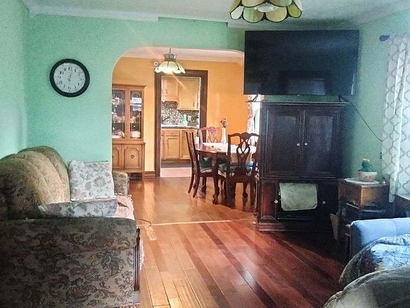 5th image of 4905 Evanston Ave