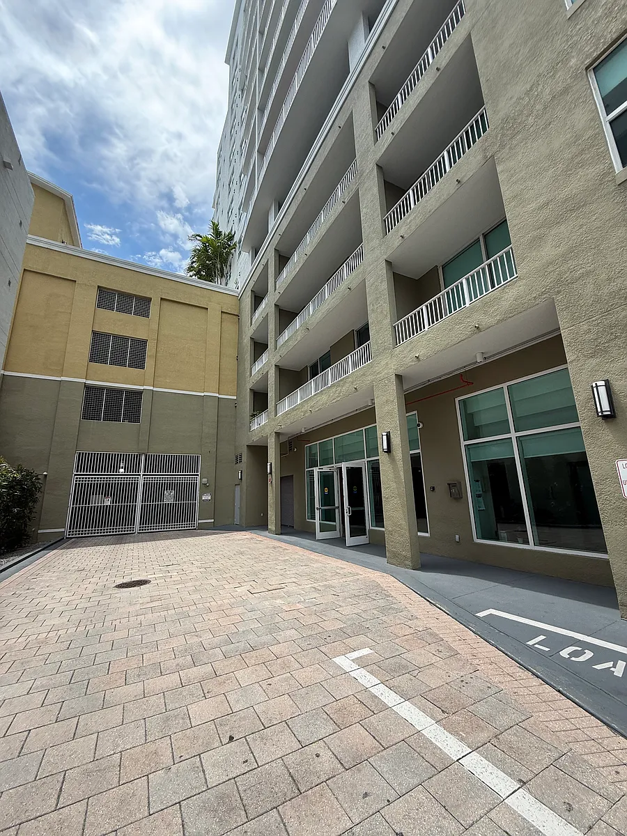 Building Photo - 3180 SW 22nd St #307