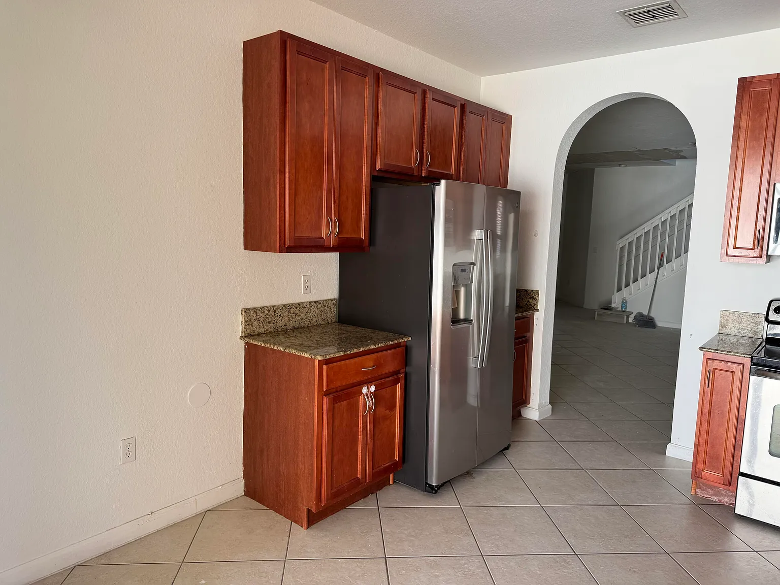 5 bed, 2.0 bath, 2063 sqft, $2,995 — Photo 4