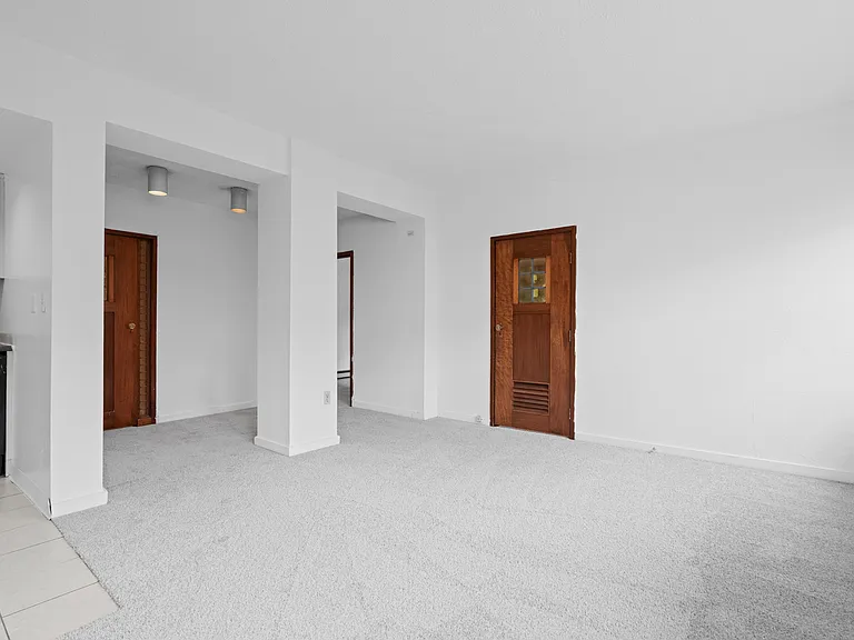 Highland Towers — Photo 36
