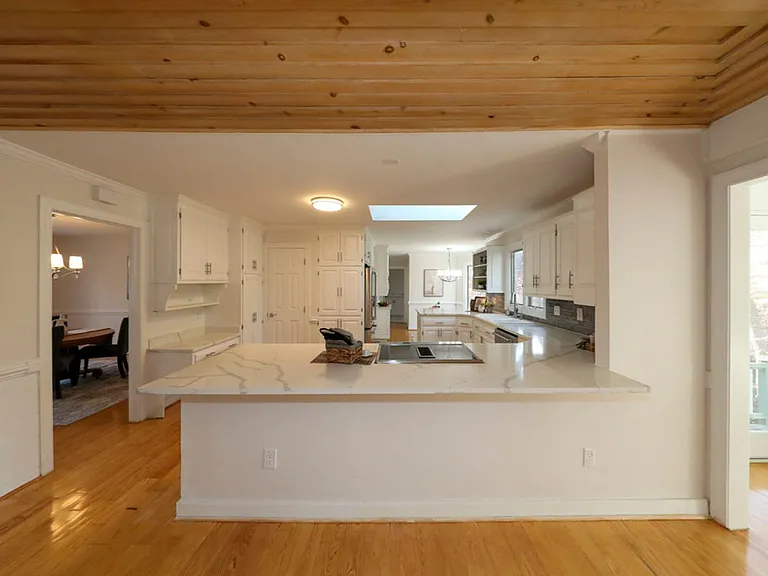 208 Fairfax Way — Photo 3