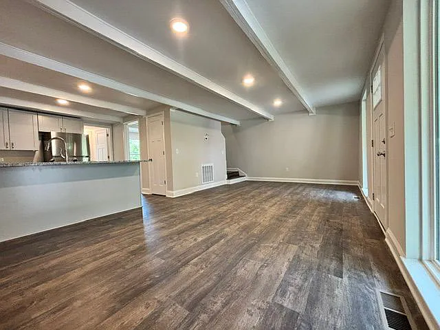33 Chalet Dr — Photo 8