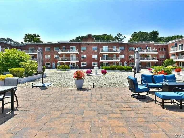 320 E Shore Rd #2A — Photo 17
