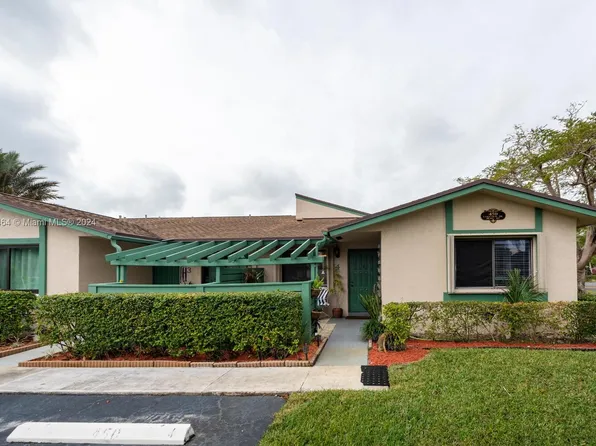 450 Lakeview Dr APT 4, Weston, FL 33326
