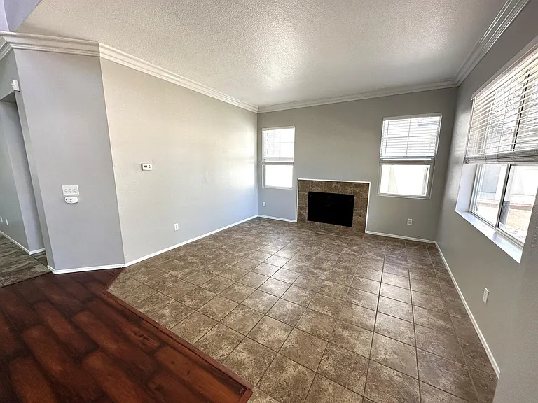 43435 Tylman St — Photo 3