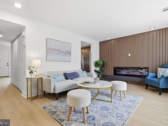 3rd image of 104 Saratoga Pl