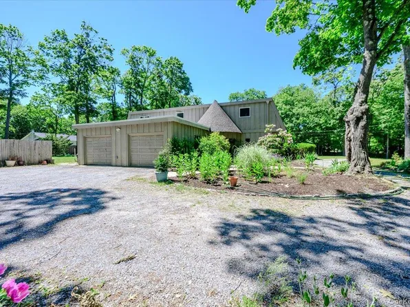 35 Melrose Parkway, East Patchogue, NY 11772