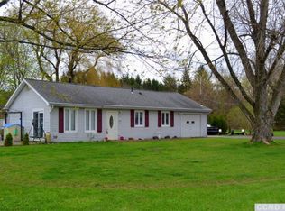 26 Allendale Rd E, Stuyvesant, NY 12173