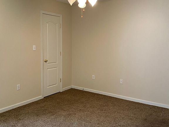 4th image of 3745 Iron Horse Dr