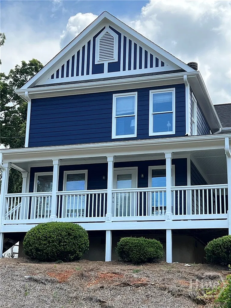 4 bed, 2.5 bath, 1500 sqft, $2,100 — Photo 1