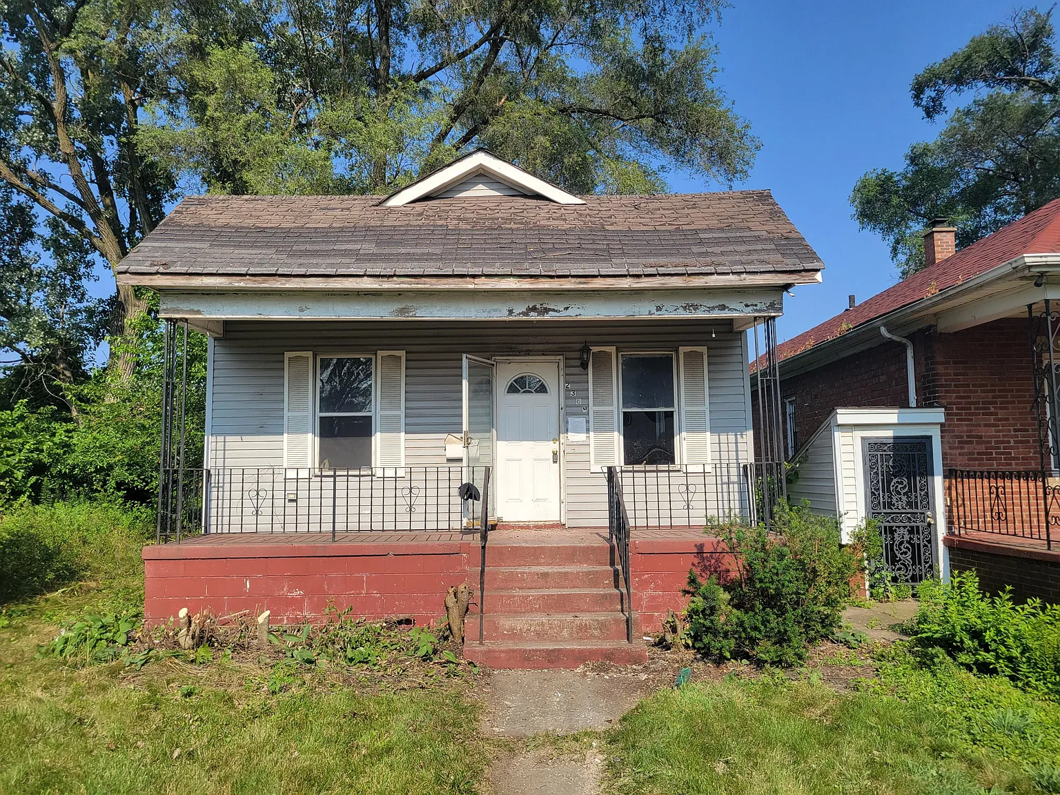 2369 Monroe St photo 1