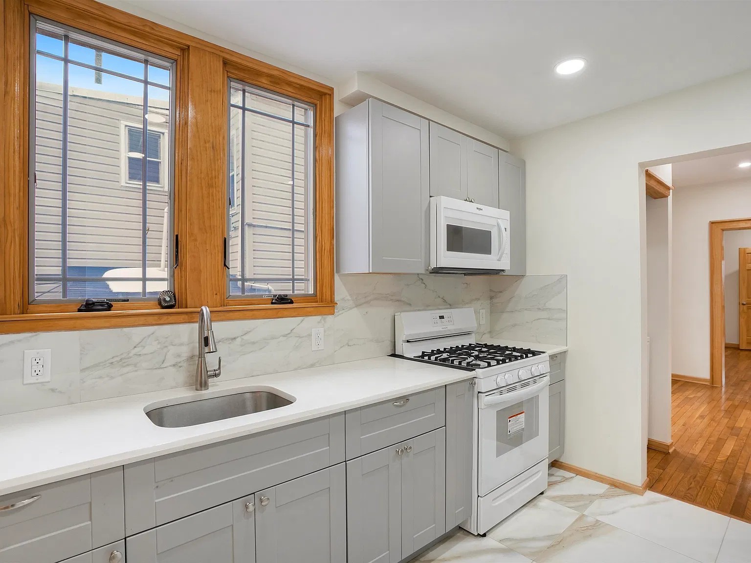 2 bed, 1.0 bath, $2,750 — Photo 4