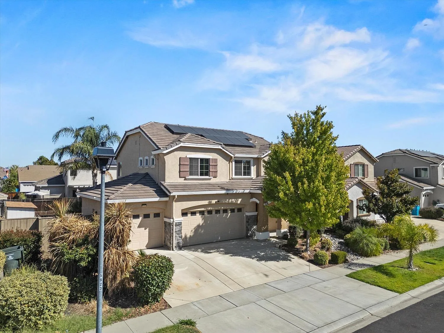 5597 Peach Tree Dr photo 1