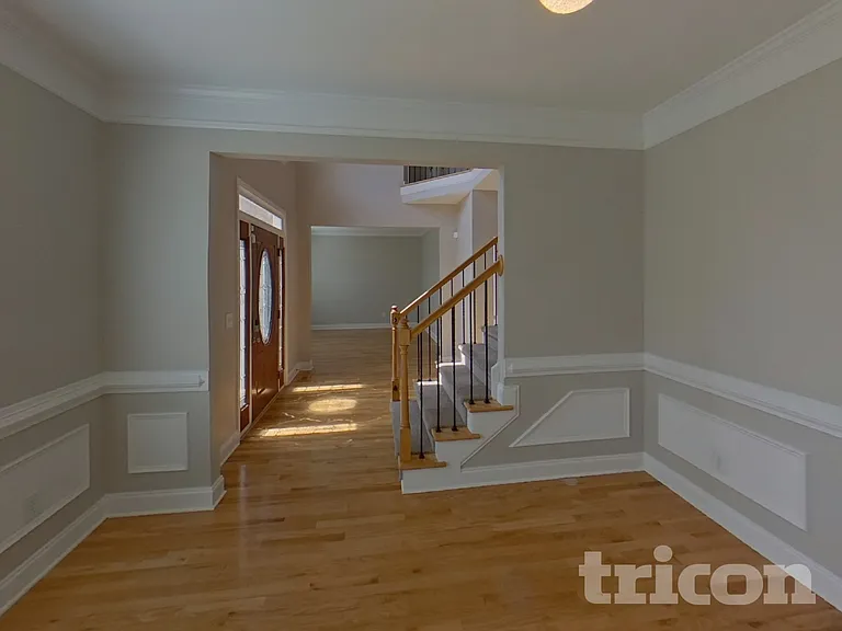 2205 Washington Dr — Photo 3