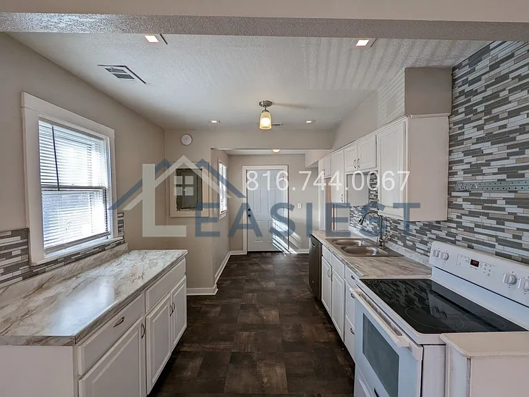 5536 S Benton Ave — Photo 2