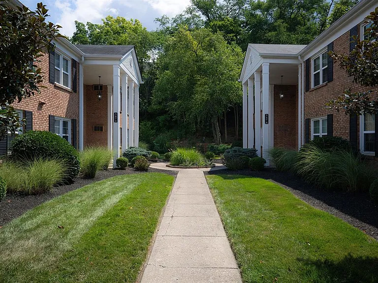 Montclair — Photo 29