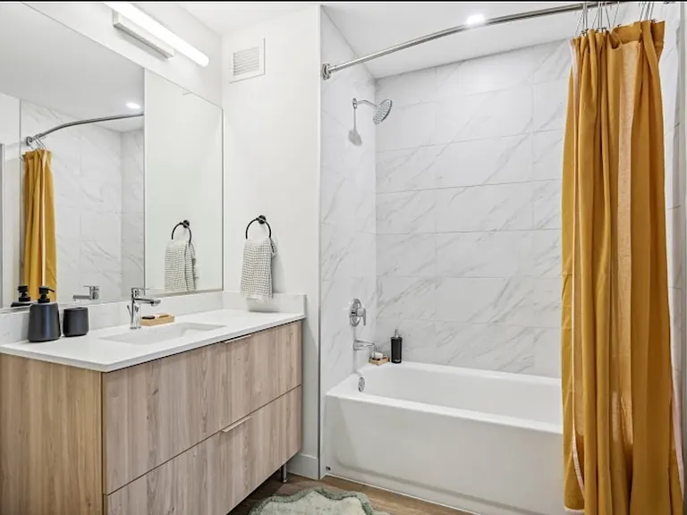 4343 N Clarendon Ave #608 — Photo 2