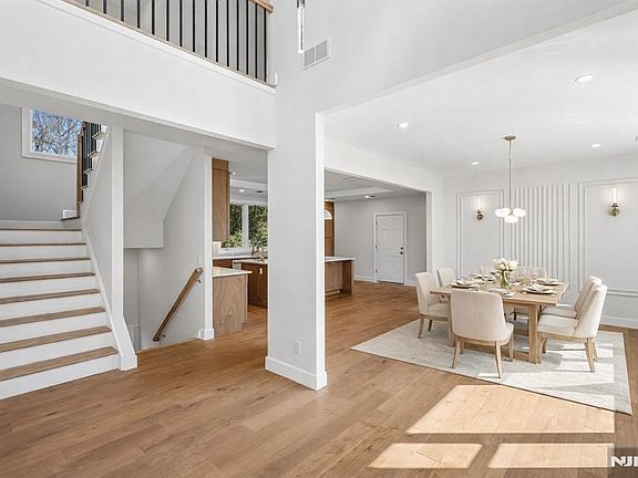 2nd image of 229 Sutton Pl
