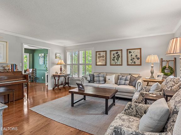 3rd image of 102 Ludgate Hill Cir