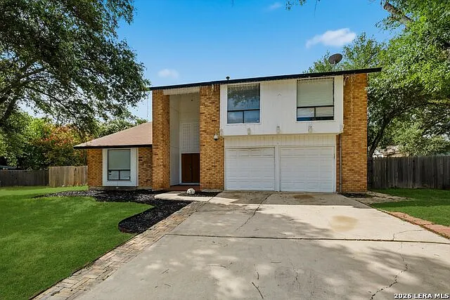 4 bed, 2.5 bath, 2045 sqft, $1,950 — Photo 2