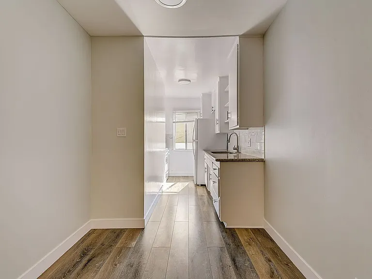 7044 Lanewood Ave — Photo 20
