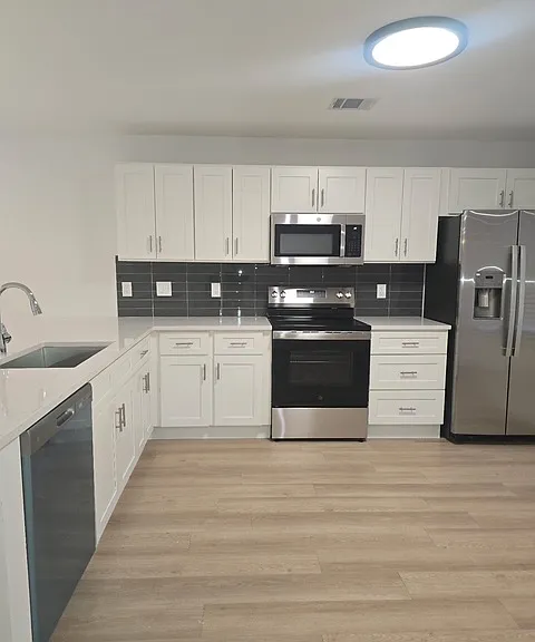 704 W 21st St #308 — Photo 20