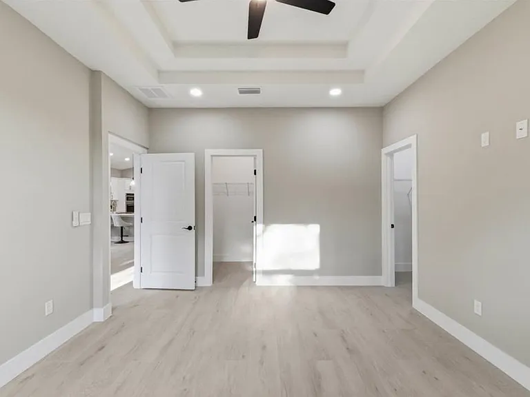 1020 W Rambla St — Photo 6