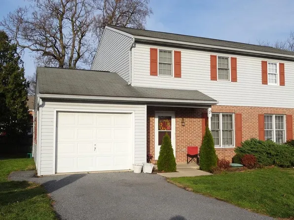 25 Diamond Spring Cir, Akron, PA 17501