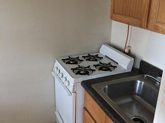 5th image of 2726 W Clybourn St APT 11