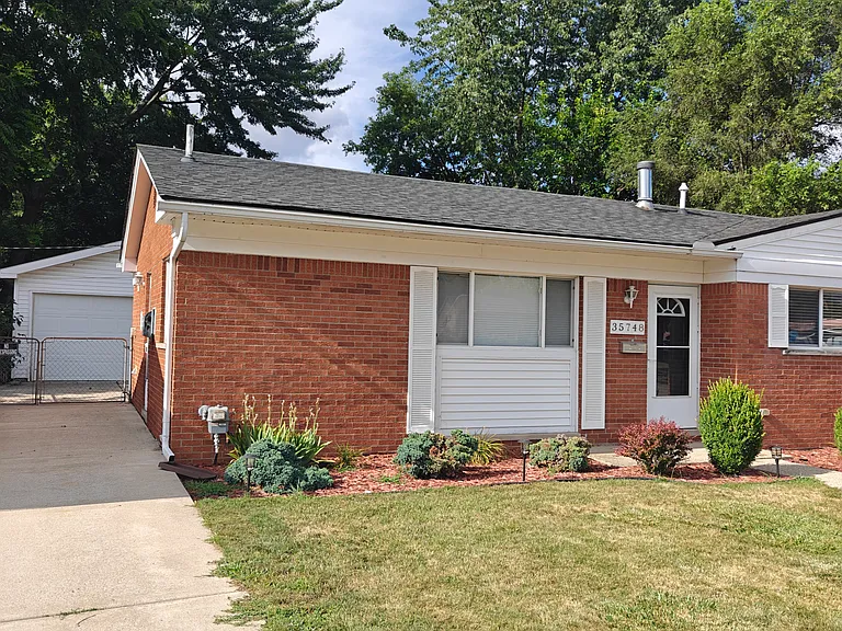 35748 Rolf St — Photo 2