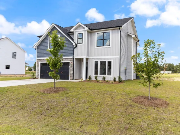 1548 Eastbay Dr, Fayetteville, NC 28312