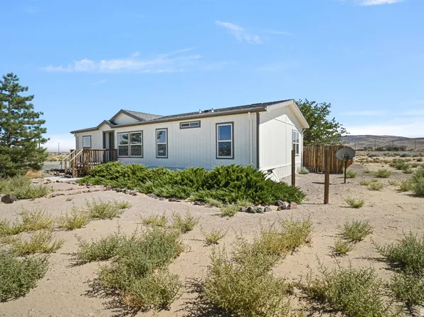9030 Via Camino St, Silver Springs, NV 89429