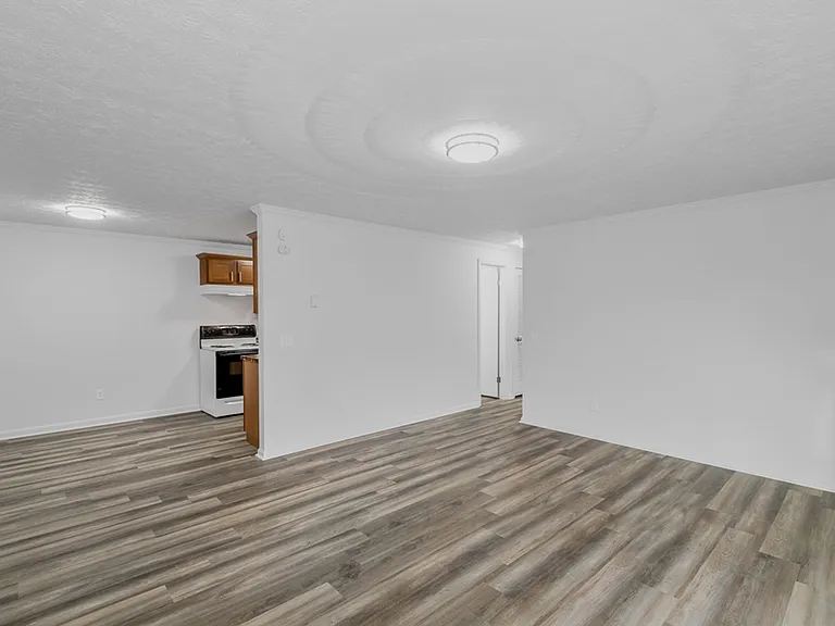 835 Constitution Ave — Photo 8
