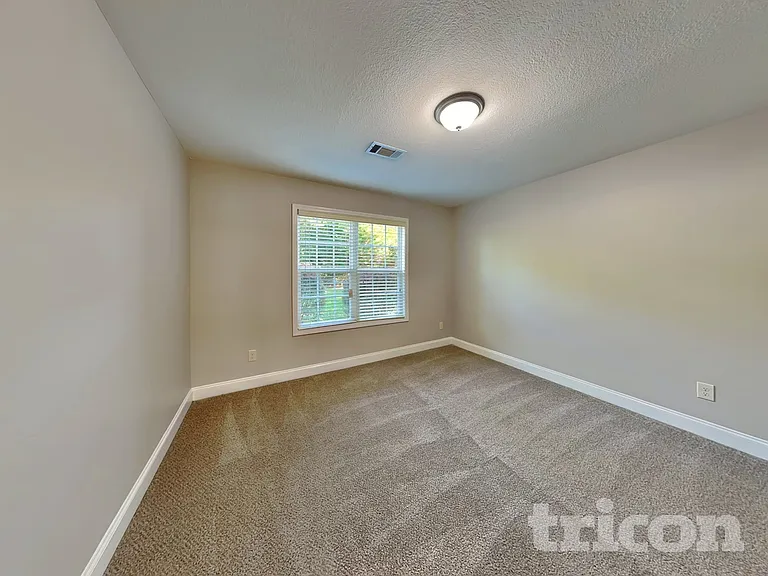 231 W Oak St — Photo 10