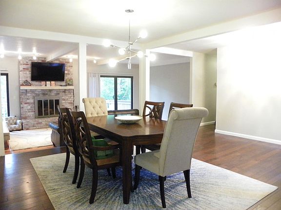 5th image of 1947 Gainsborough Ln